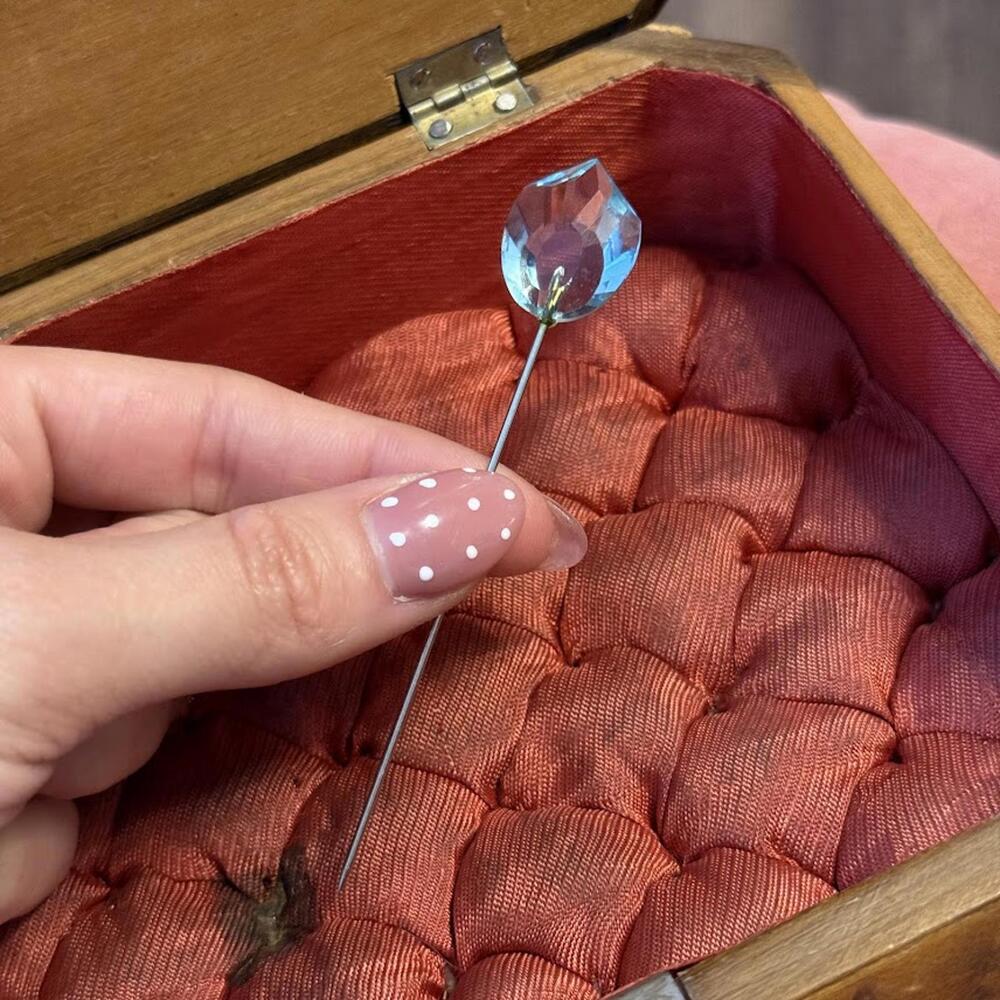 Vintage blue crystal stick pin